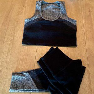 Beyond Yoga Leggings and Bra Top Set (S / M)